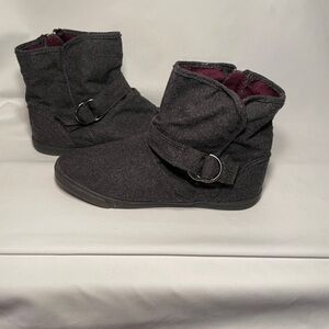 Super cute ankle booties women’s size 8 side zip wooly fabric silver hardware